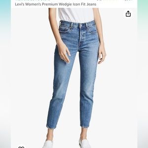 Levi's Wedgie Icon Fit Jeans These Dreams High Rise
Size 28